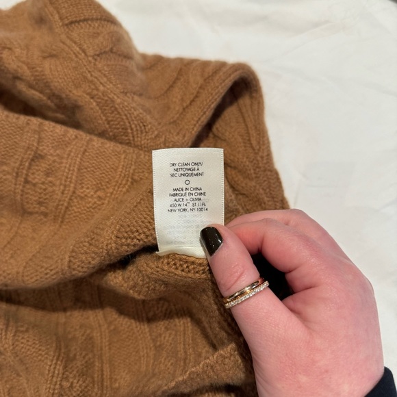 Alice + Olivia - Ayden Cropped V-Neck Pullover in Camel - Picture 10 of 10